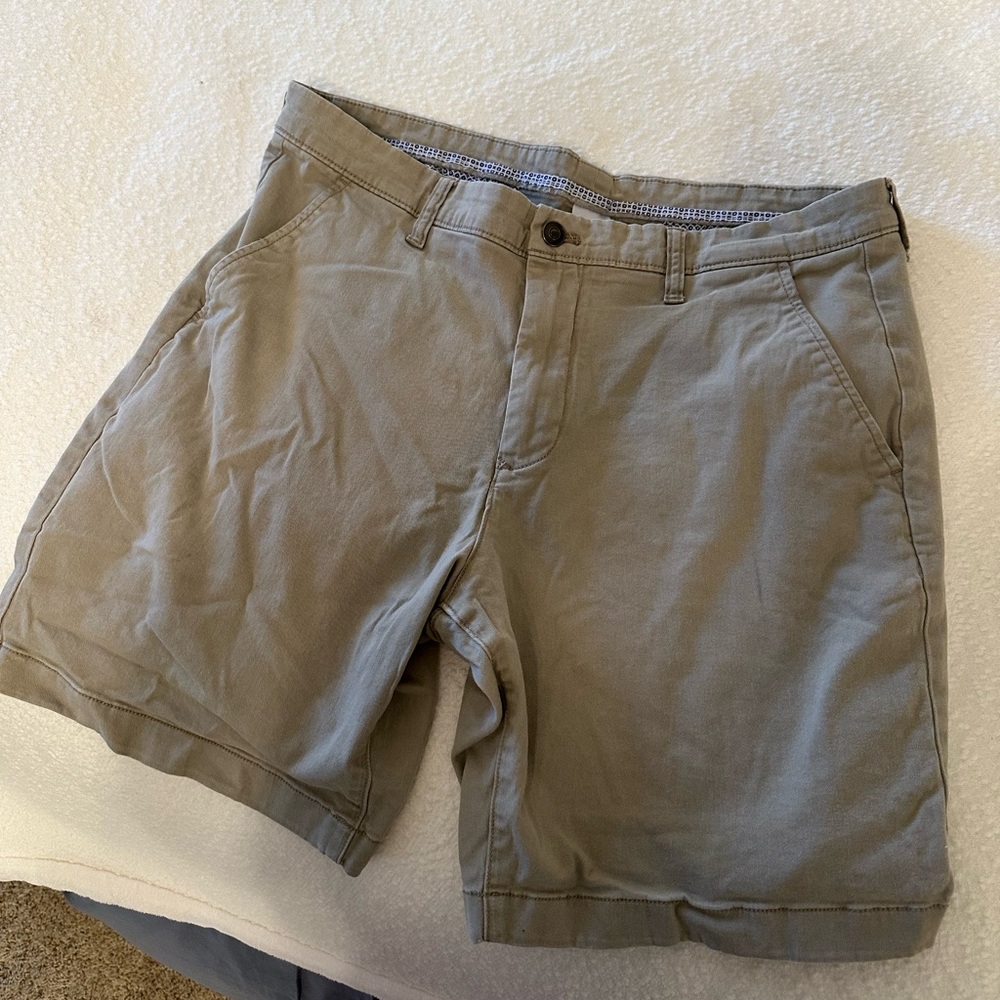 Classic Men's Khaki Shorts
